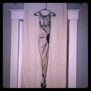 Maxi dress (form fitting)